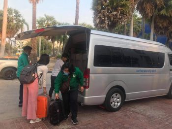 ส่งนักศึกษากลับภูมิลำเนา